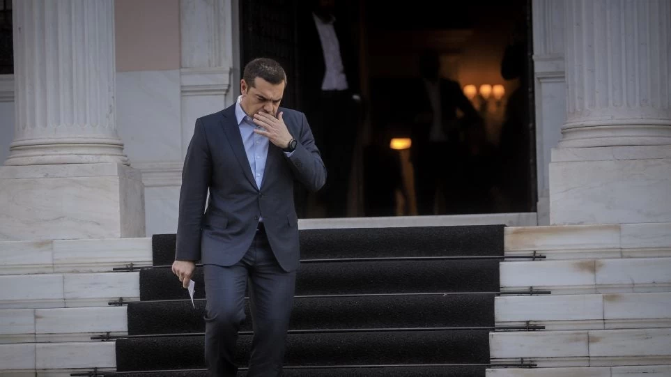 Le Monde: «Οι πρόωρες εκλογές φαίνονται όλο και πιο πιθανές»